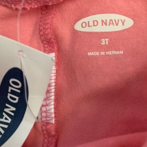 Old Navy Bottoms - NWT Adorable Old navy leggings with fllowers Old Navy Bottoms - NWT Adorable Old navy leggings with fllowers